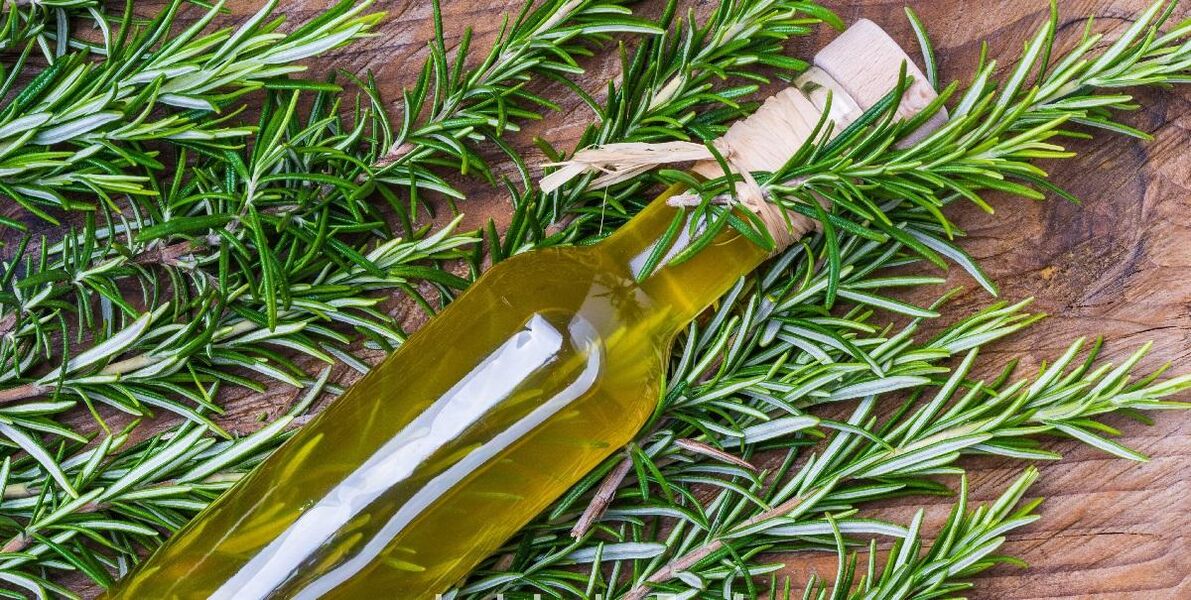 Minyak Rosemary pikeun ngubaran masalah kulit oily