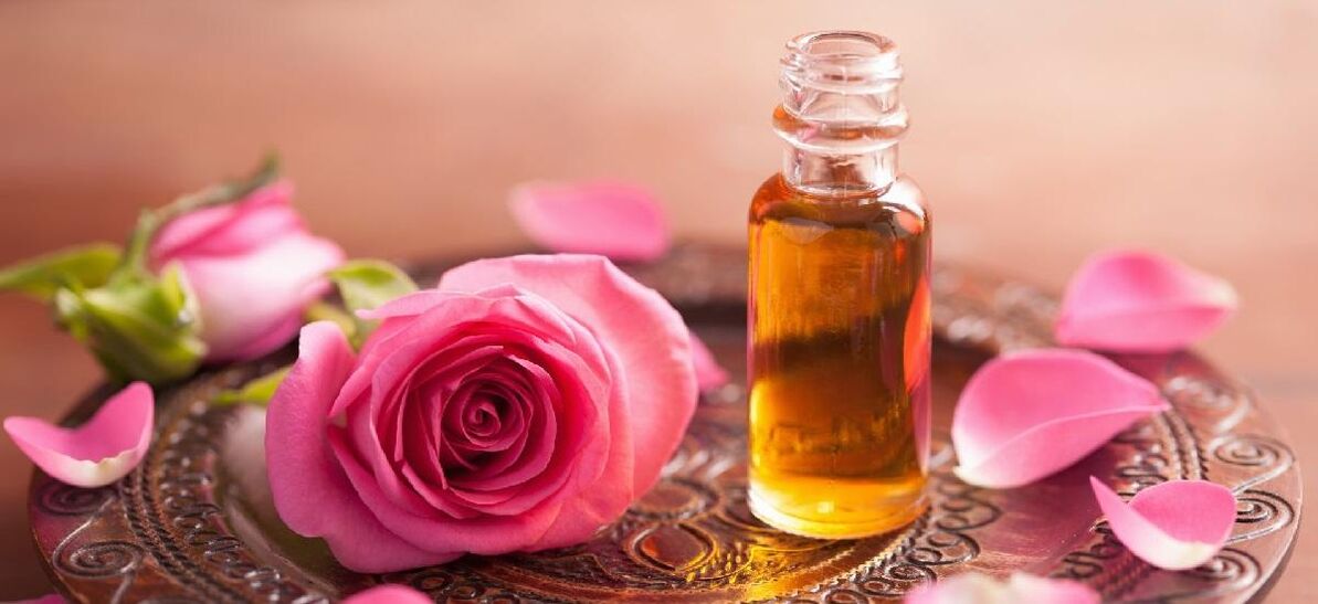 Minyak mawar smoothes wrinkles