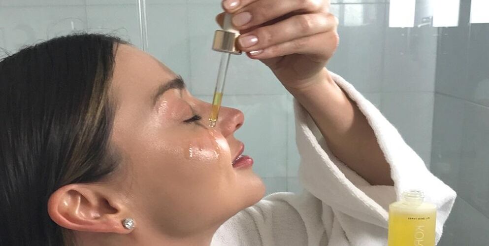 Ngagunakeun minyak pikeun rejuvenation raray