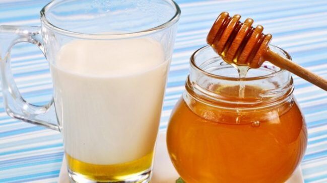 Kefir jeung madu pikeun rejuvenating perlakuan kulit leungeun